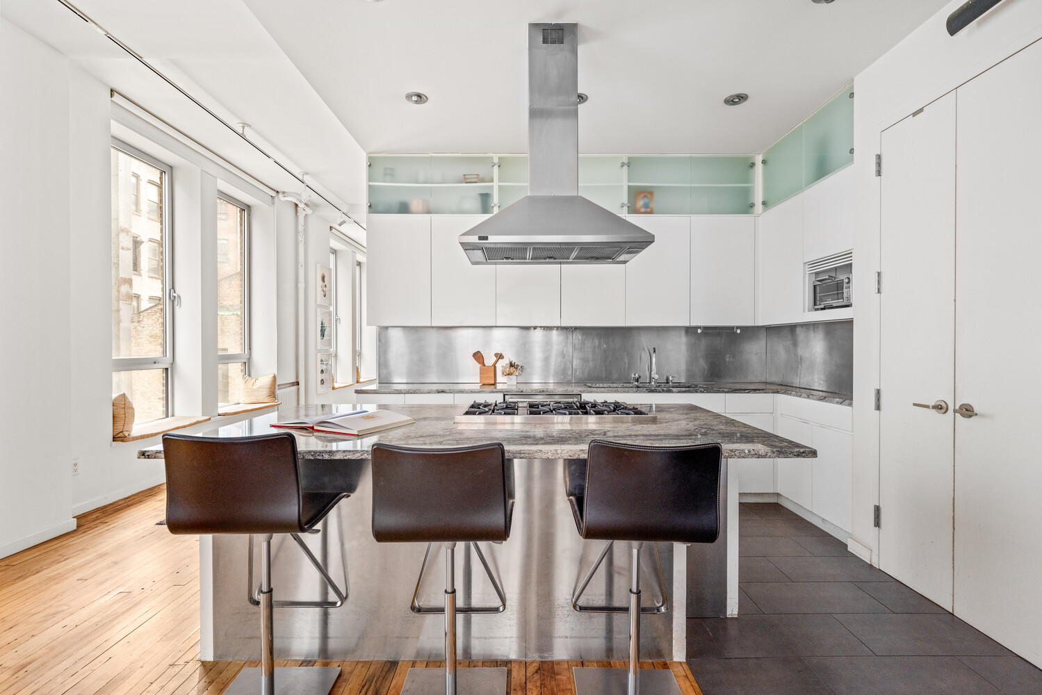 New York City, New York 10003, United States, 2 Bedrooms Bedrooms, ,2 BathroomsBathrooms,Residential,Active,249890