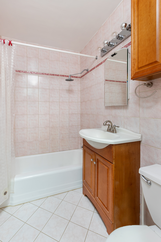 New York City, New York 10002, United States, 2 Bedrooms Bedrooms, ,2 BathroomsBathrooms,Residential,Pending,128609