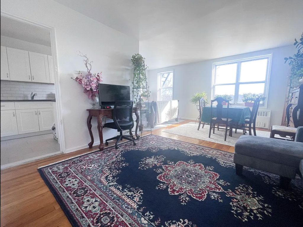listing image 0