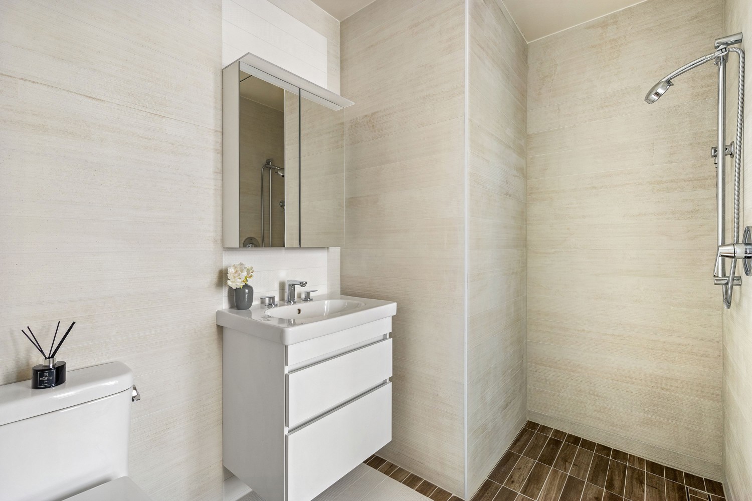 New York City, New York 10026, United States, 4 Bedrooms Bedrooms, ,4 BathroomsBathrooms,Residential,Active,111240