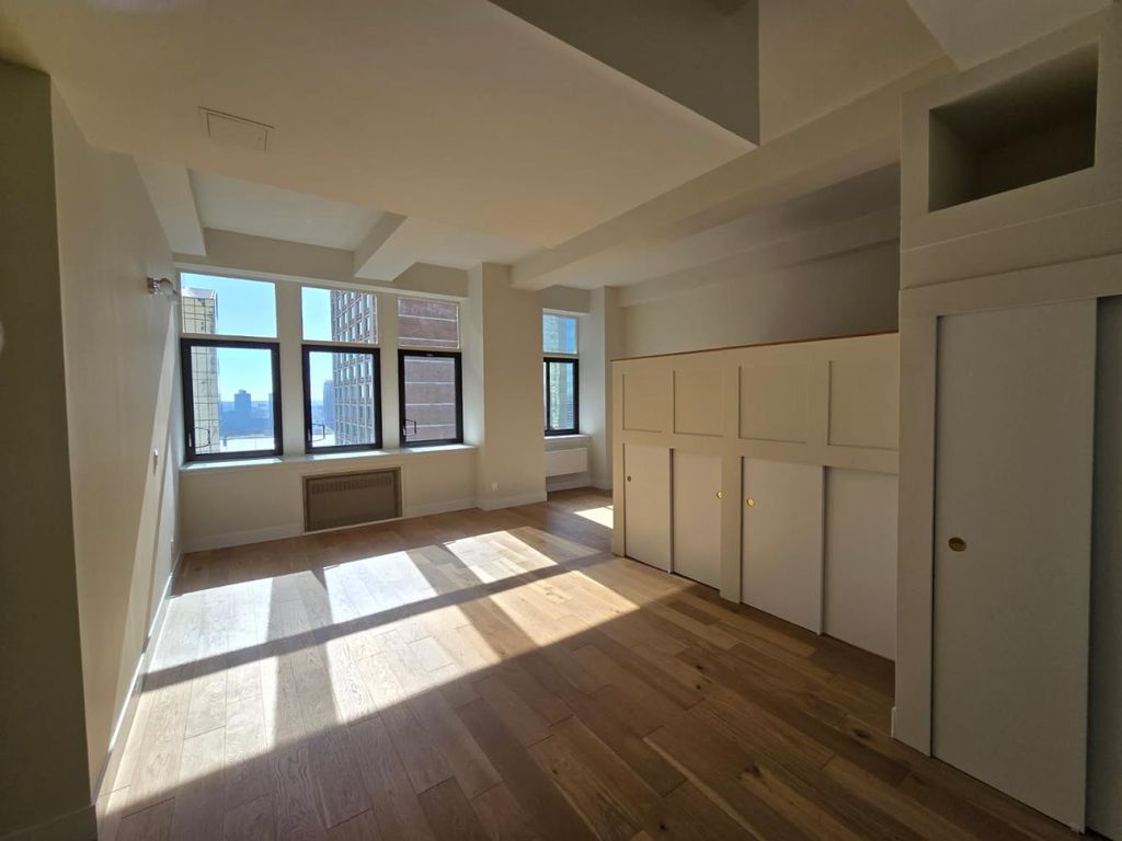 listing image 0