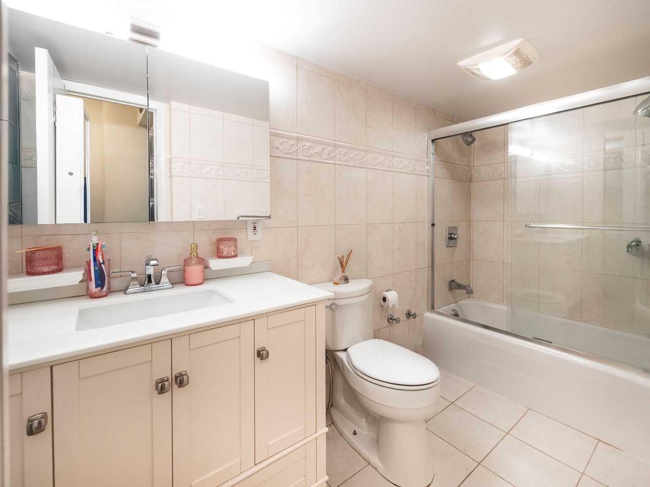 New York City, New York 10065, United States, 1 Bedroom Bedrooms, ,1 BathroomBathrooms,Residential,Pending,182396