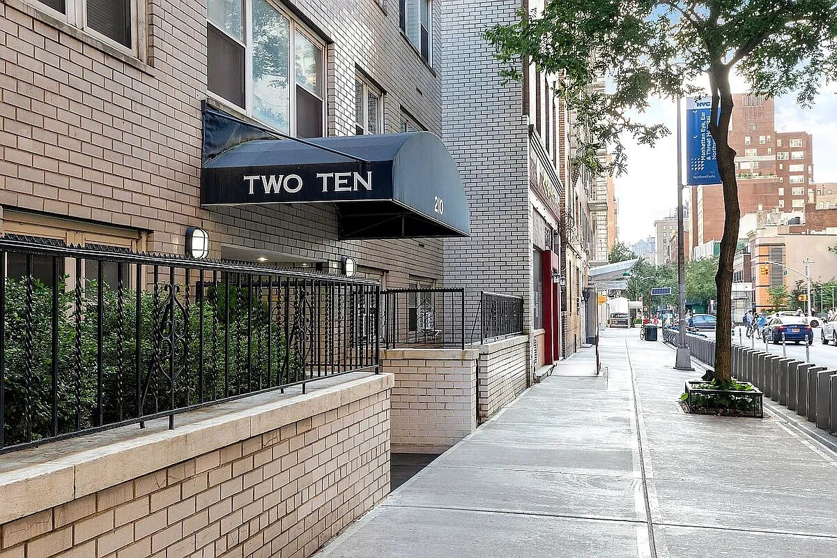 New York City, New York 10065, United States, 1 Bedroom Bedrooms, ,1 BathroomBathrooms,Residential,Pending,182396