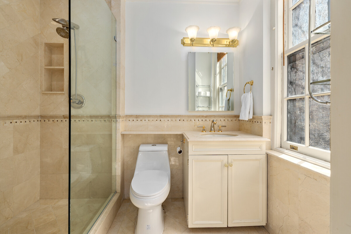 New York City, New York 10065, United States, 3 Bedrooms Bedrooms, ,3 BathroomsBathrooms,Residential,Active,227762