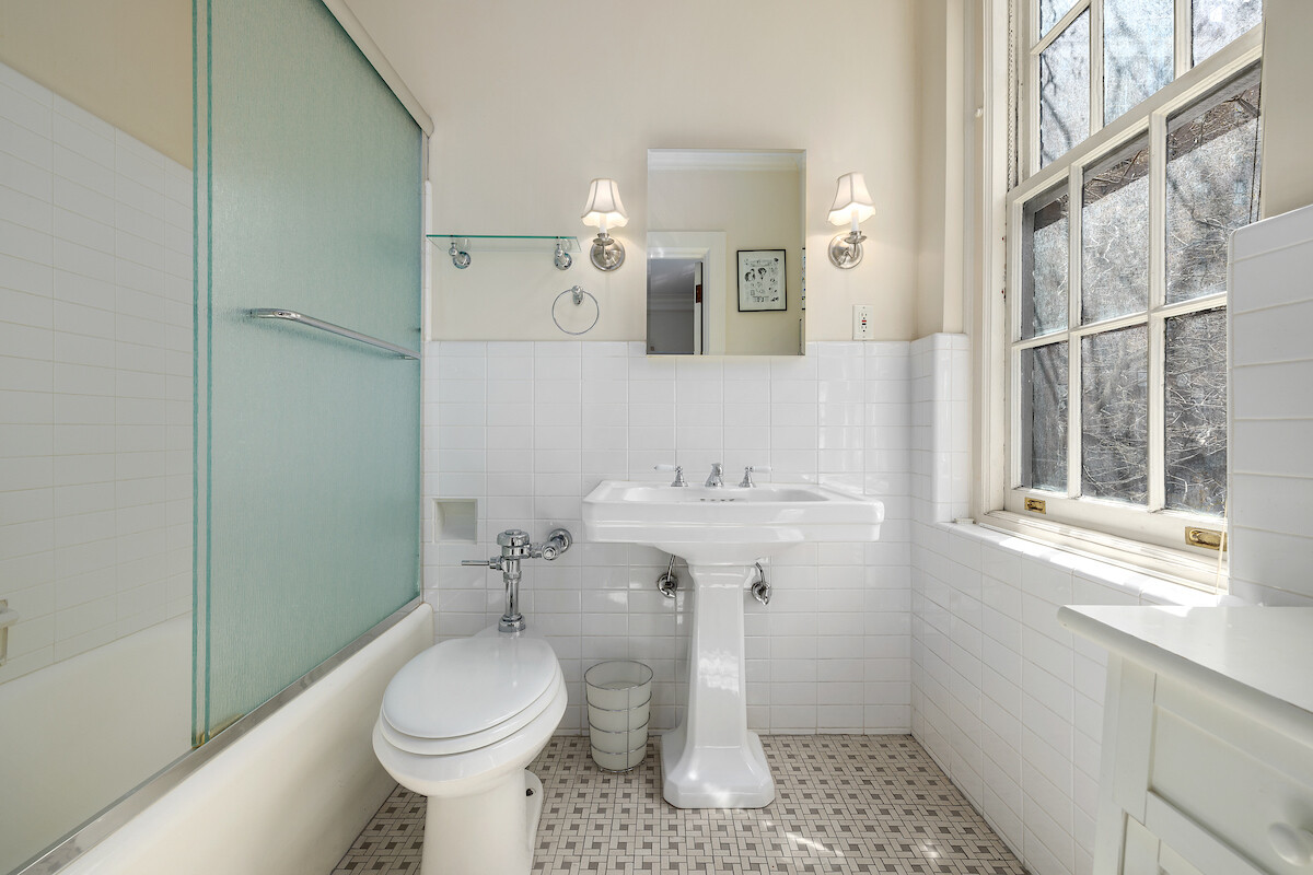 New York City, New York 10065, United States, 3 Bedrooms Bedrooms, ,3 BathroomsBathrooms,Residential,Active,227762