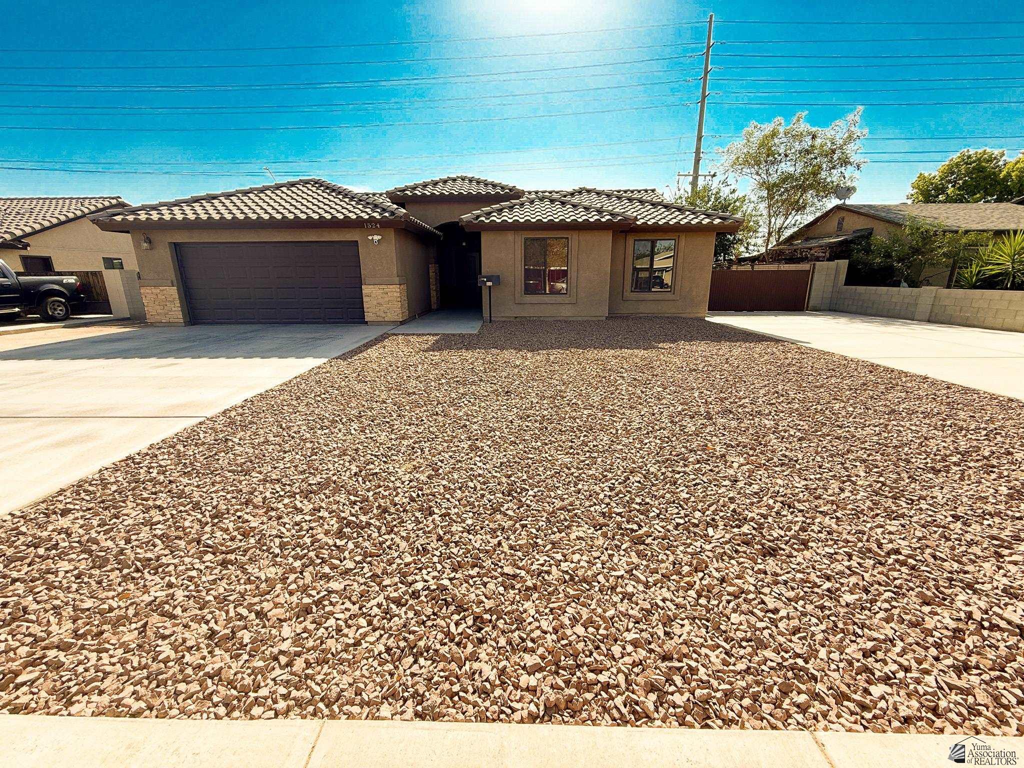 Photo 1 of 32 — 1524 S 11 Ave, Yuma, AZ 85364