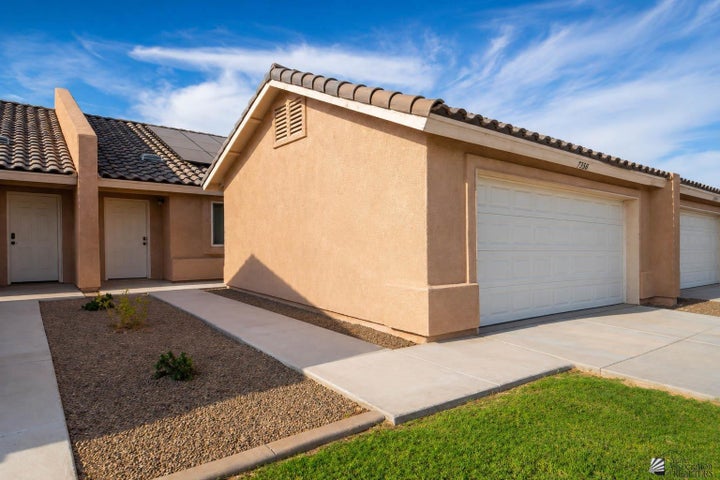 Photo 1 of 17 — 7358 E 36 Dr, Yuma, AZ 85367