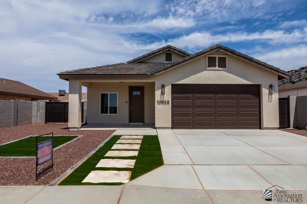 10858 E 46 Ln