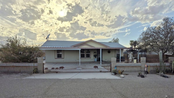 10326 S LINDA LN, WELLTON, AZ 85356 - Image 9e5fac7d607c9e666d3f2dcd8efd1749/3569417578