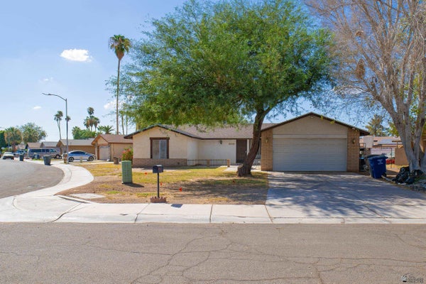 3076 W LONDON DR, YUMA, AZ 85364 - Image b147d68180ee2420ff4f9e4e10d5b4e4/2926626181