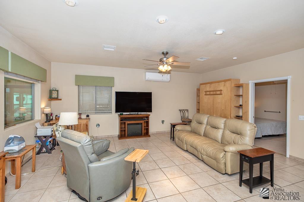 14533 E 51 Dr