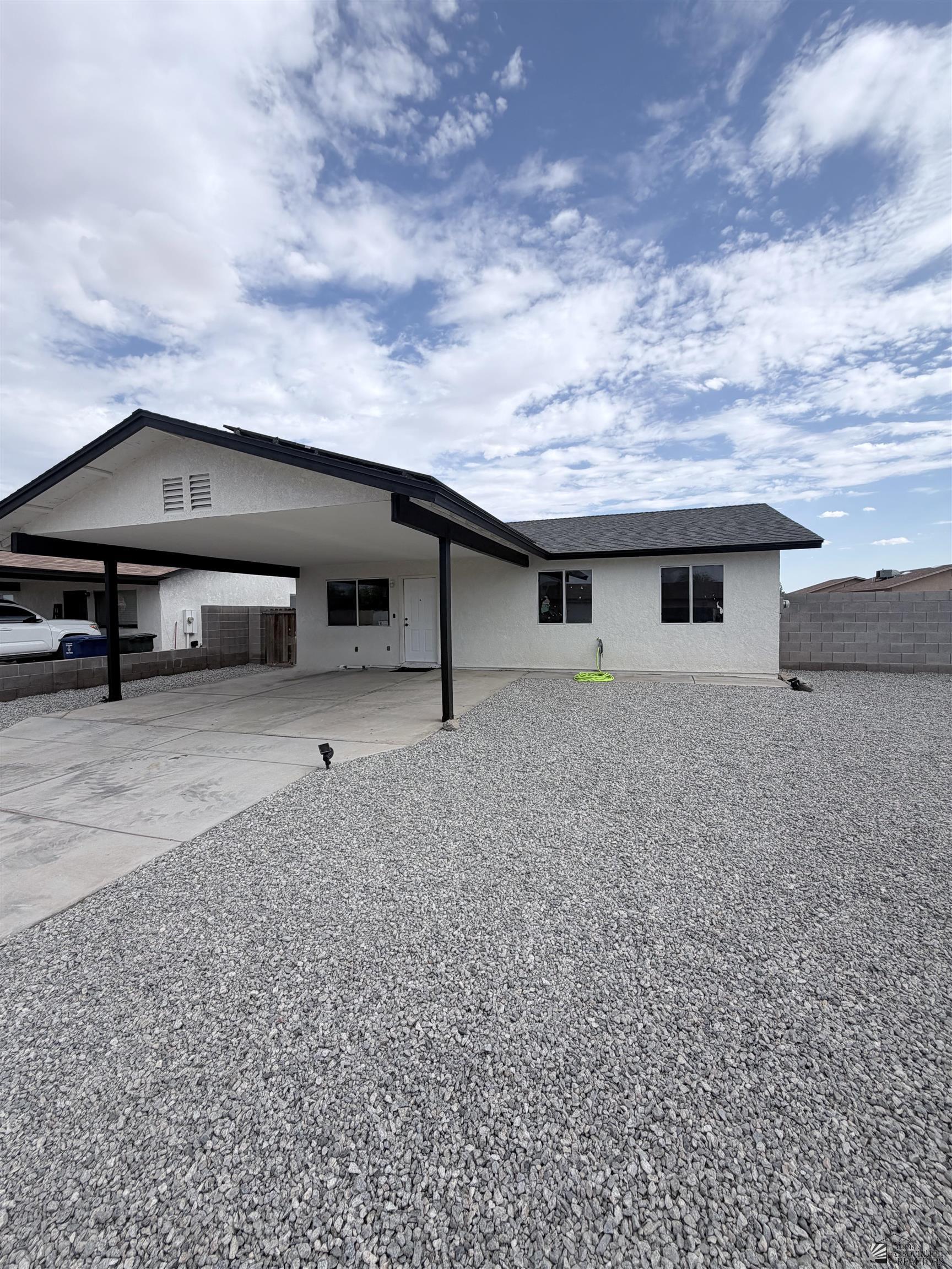 Photo 1 of 30 — 8927 E 39 St, Yuma, AZ 85365