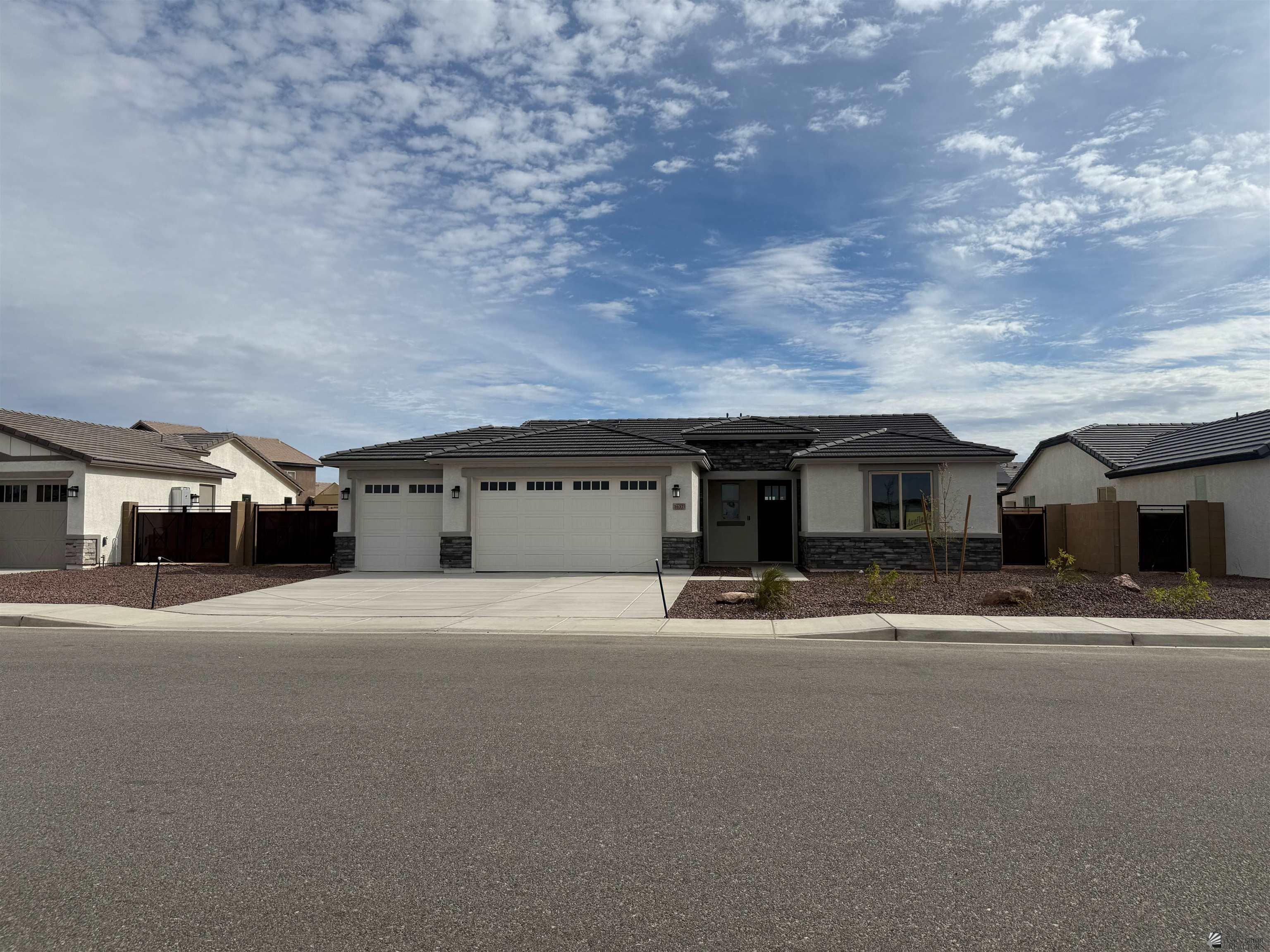 Photo 1 of 11 — 3649 S Santana Drive, Yuma, AZ 85365