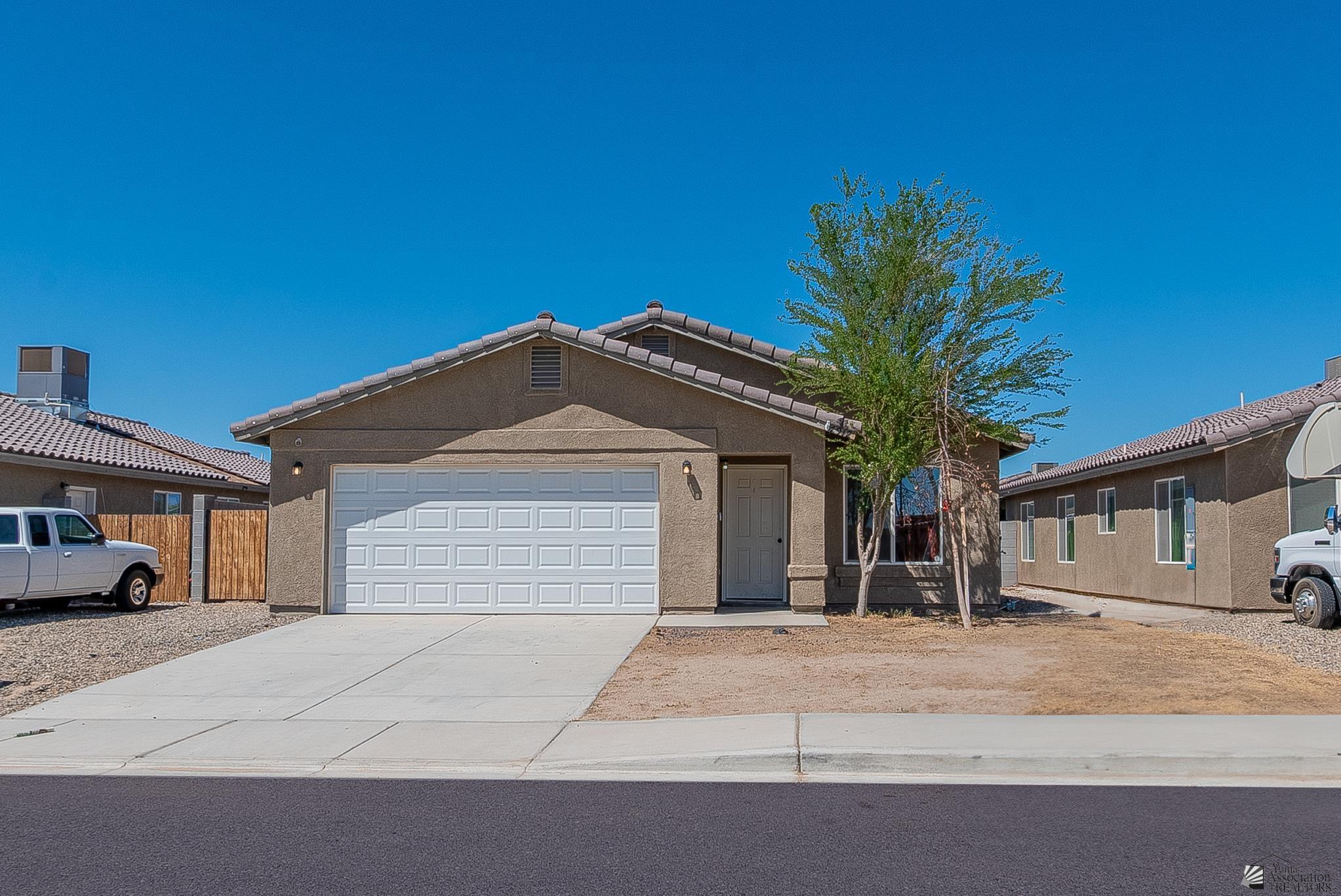Photo 1 of 27 — 7912 E 44 Ln, Yuma, AZ 85365