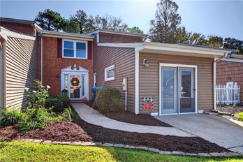 Townhouse at 1318 Wakefield DR