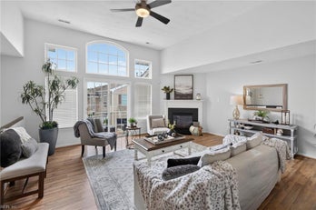 Townhouse at 853 Mission AVE