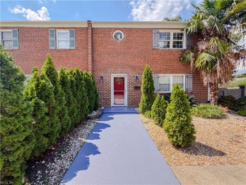 Townhouse at 515 Schuyler RD