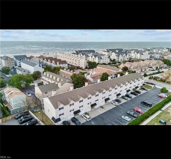 Townhouse at 3220 Shore DR