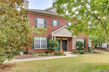 Townhouse at 5333 Elston LN