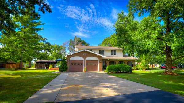1712 BURNING TREE DR, DECATUR, IL 62521 - Image 009f6dcac64f95d4ce6bddcdf97baa35/2381117565