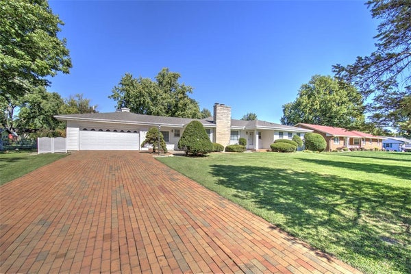 24 E SOUTH COURT DR, DECATUR, IL 62526 - Image 0d89dad42e7406ec4cc1bcfdbbd01f58/4147038965