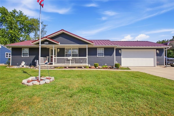 806 S ROSEWOOD ST, EFFINGHAM, IL 62401 - Image 303a011c79c31cd83db07eae4e43bea1/1146965109