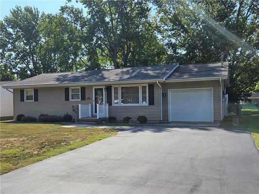 1219 W EDWARDS ST, SULLIVAN, IL 61951 - Image 65a1b42b4a856df9d3aeb2b6a517d90f/2405009424