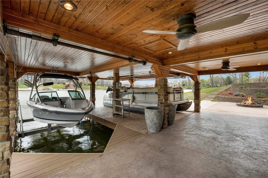 Effingham, Illinois, 62401, United States, 4 Bedrooms Bedrooms, ,4 BathroomsBathrooms,Residential,Active,2001083