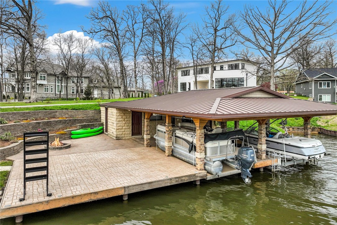 Effingham, Illinois, 62401, United States, 4 Bedrooms Bedrooms, ,4 BathroomsBathrooms,Residential,Active,2001083