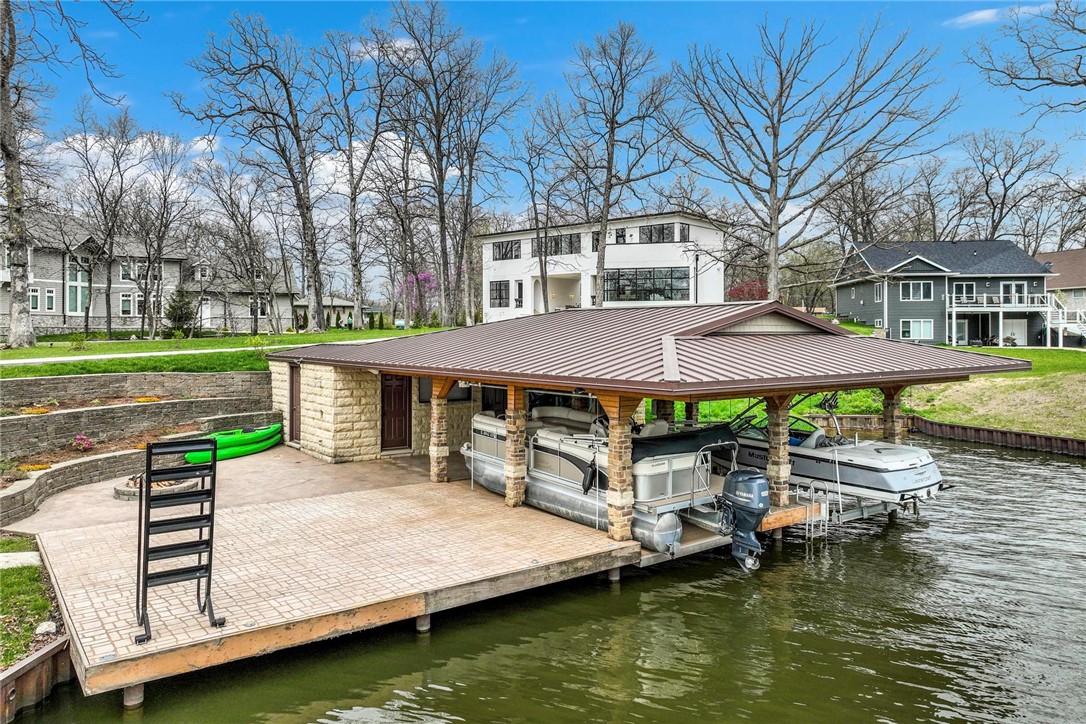 Effingham, Illinois, 62401, United States, 4 Bedrooms Bedrooms, ,4 BathroomsBathrooms,Residential,Active,2001083