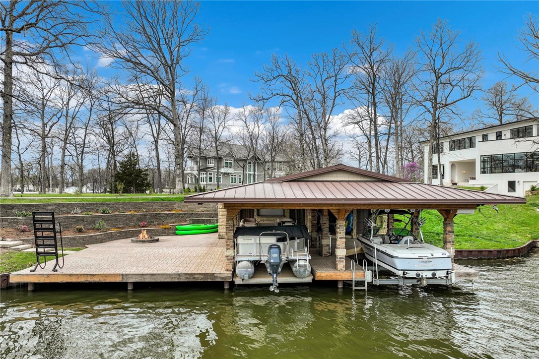 Effingham, Illinois, 62401, United States, 4 Bedrooms Bedrooms, ,4 BathroomsBathrooms,Residential,Active,2001083