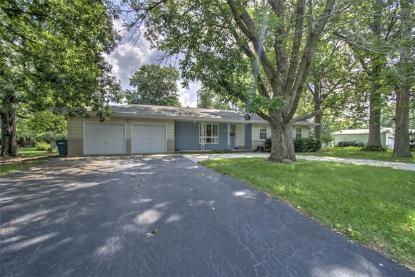 3284 N OAKLAND AVE, DECATUR, IL 62526 - Image ca6fb8bc13d31c2a8c3cf6fbb03323db/1684704336