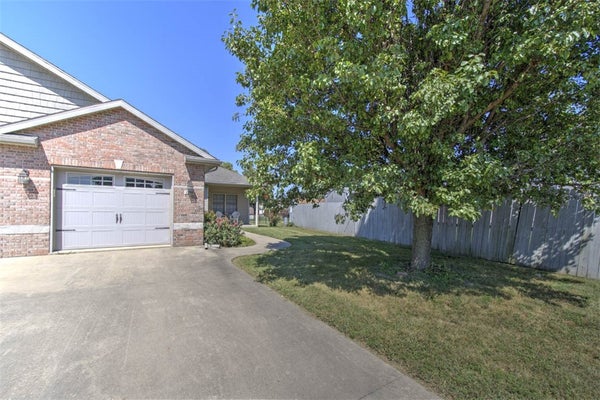 1354 KAYS CT, MT ZION, IL 62549 - Image dcb6d32bb7d0a43bd256fec3ad697dc4/1770757551