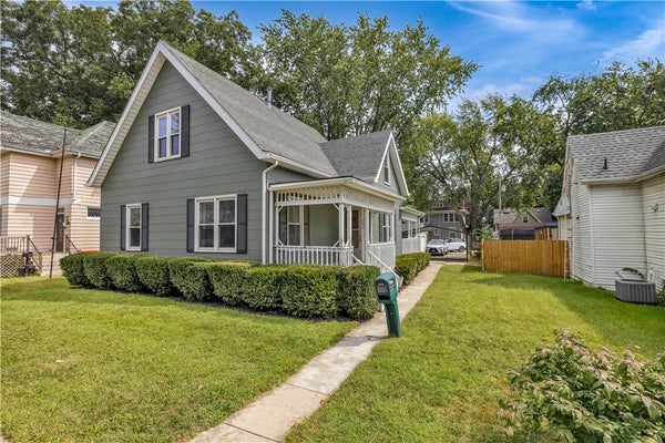 604 N GRANT ST, CLINTON, IL 61727 - Image de02cbbe17b6dfb52bb7f15917b4dd5a/3916426152