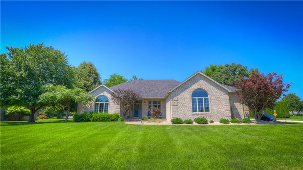 900 W WEAVER RD, FORSYTH, IL 62535 - Image fefeb78c4e09a40e68f9f2bb70bb0c54/1233203308
