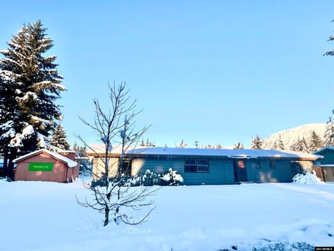 Photo of 9452 Herbert Place, Juneau, AK 99801 (MLS # 25856)