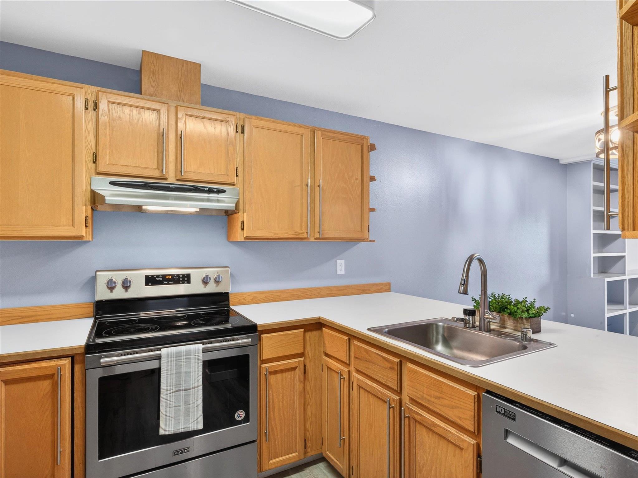 3220 Timberline Court 108