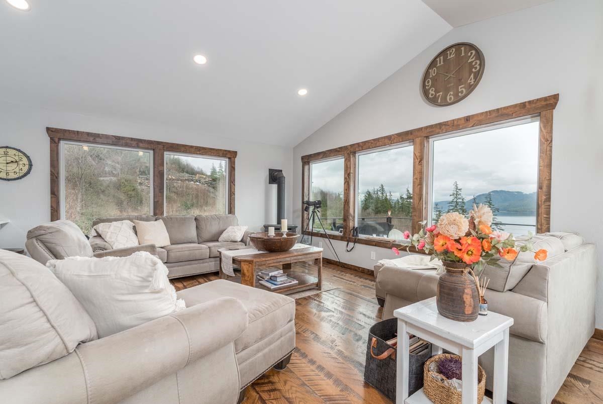 6903 Lidgerwood Lane