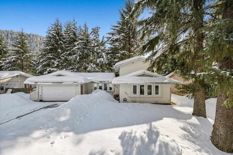 Photo of 8608 Marilyn Avenue, Juneau, AK 99801 (MLS # 260171)