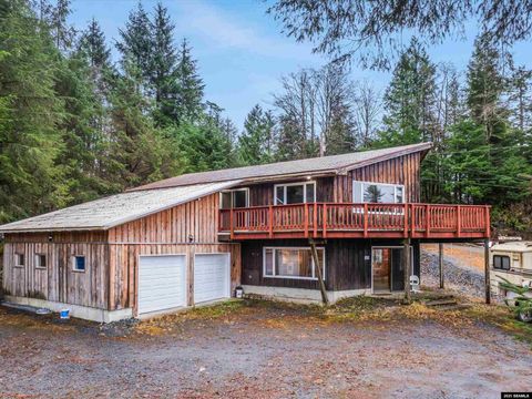 Photo of 695 Sunset Drive, Ketchikan, AK 99901 (MLS # 26026)