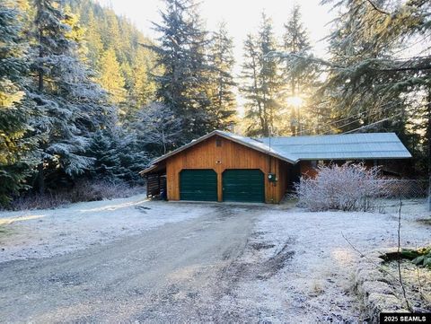 Photo of 20200 Cohen Drive, Juneau, AK 99801 (MLS # 26020)