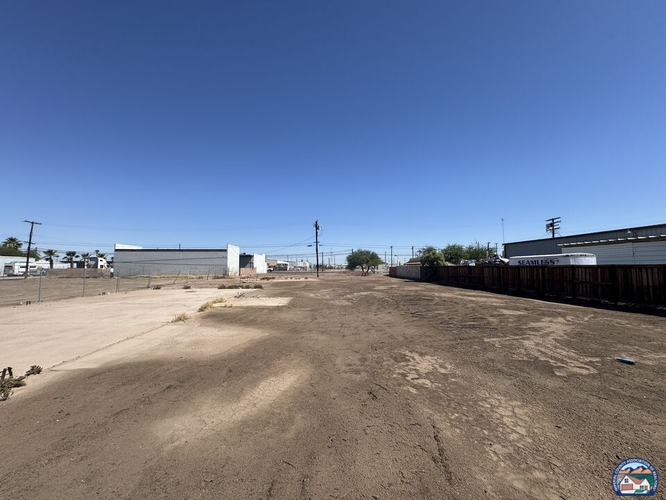 410 E State St, El Centro, CA 92243