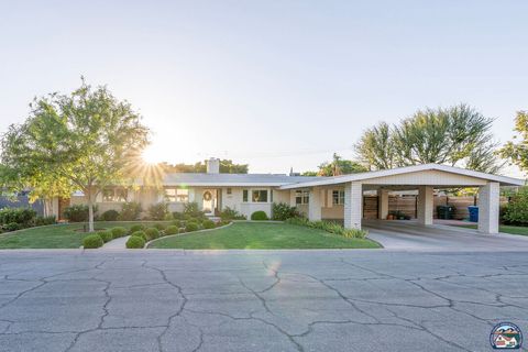 Photo of 535 Marilyn Ave, Brawley, CA 92227 (MLS # 26807271IC)