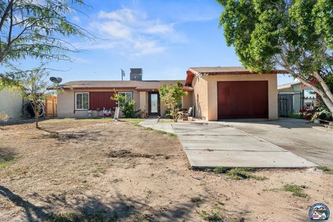 Photo of 329 W California St, Calipatria, CA 92233 (MLS # 26658753IC)