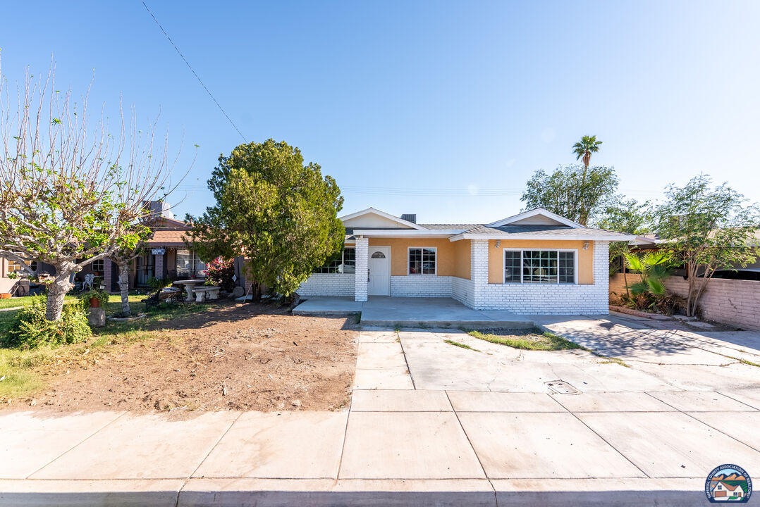 Photo 1 of 27 — 728 Lincoln St, Calexico, CA 92231