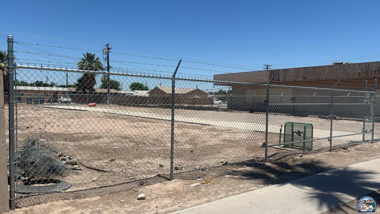1165 E Main St - Photo 2