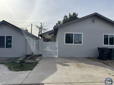 Photo of 910 J St, Brawley, CA 92227 (MLS # 26641249IC)