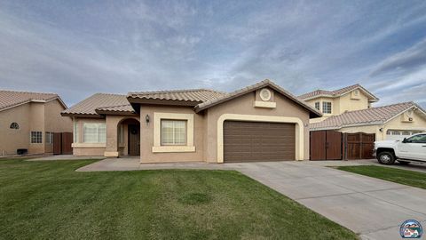Photo of 1098 Farmer Dr, El Centro, CA 92243 (MLS # 25631217IC)