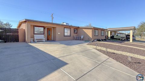 Photo of 465 Driftwood Dr, El Centro, CA 92243 (MLS # 26655841IC)