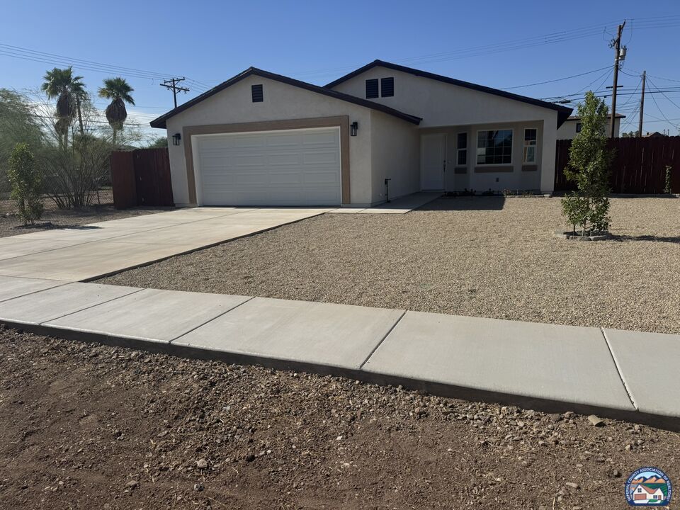 Photo 1 of 21 — 517 W Holt Ave 517, El Centro, CA 92243